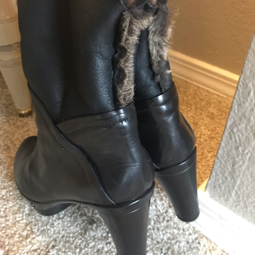 Stuart Weitzman - Women's black leather boots w/ fur - size 9-9.5 - Picture 8 of 10